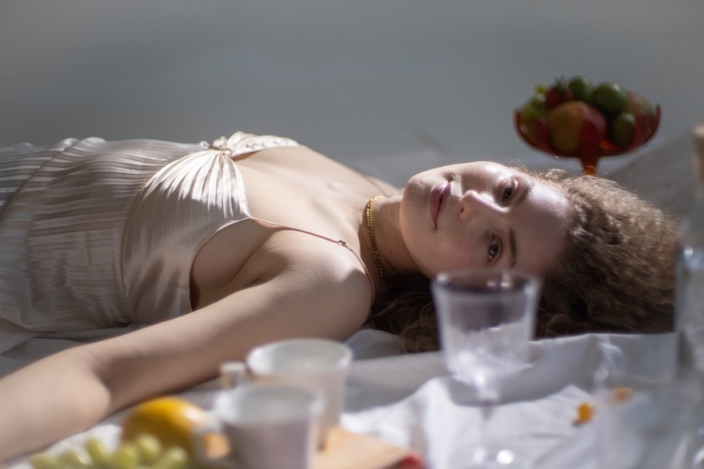 платья из атласа